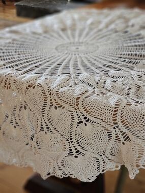 Vintage-Style Crochet Tablecloth in Cream - Unbranded